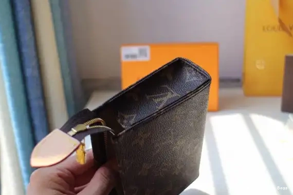 Aaa replica ru 15 VUITTON POUCH LOUIS TOILETRY 0525